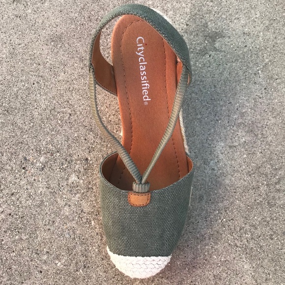 Closed-toe Khaki canvas ESPADRILLE w/ slingback - Picture 3 of 4